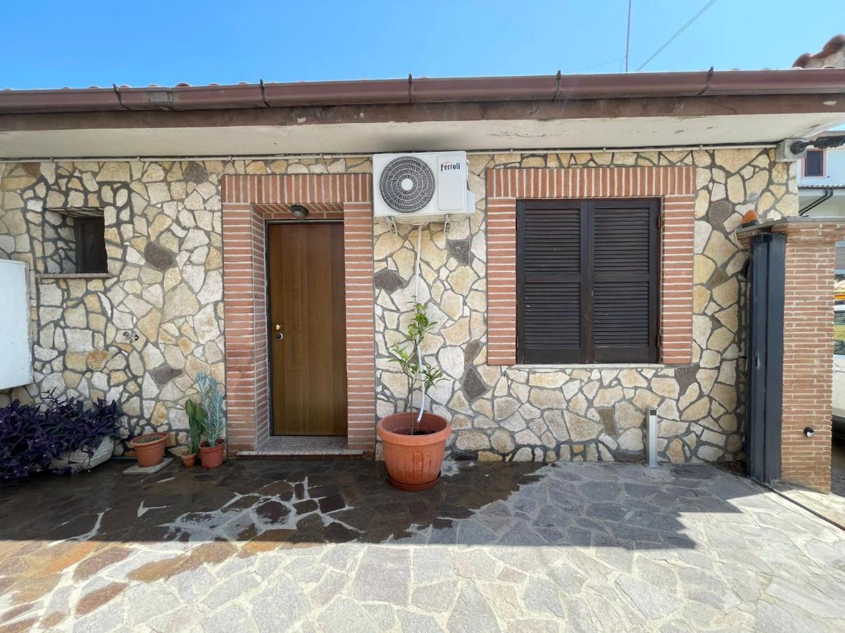 Ground Floor Studio - Monolocale Max 2 Ospiti - Fiumicino Aeroporto E Fiera - Self Check-In Apartment Bagian luar foto